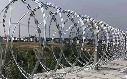 螺旋刀片刺網(蛇腹型) 螺旋刀片刺網(蛇腹型)