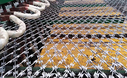 監(jiān)獄刀刺隔離網(wǎng)(焊接型) 監(jiān)獄刀刺隔離網(wǎng)(焊接型)